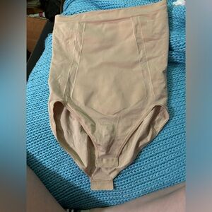 SPANX tummy sucking!